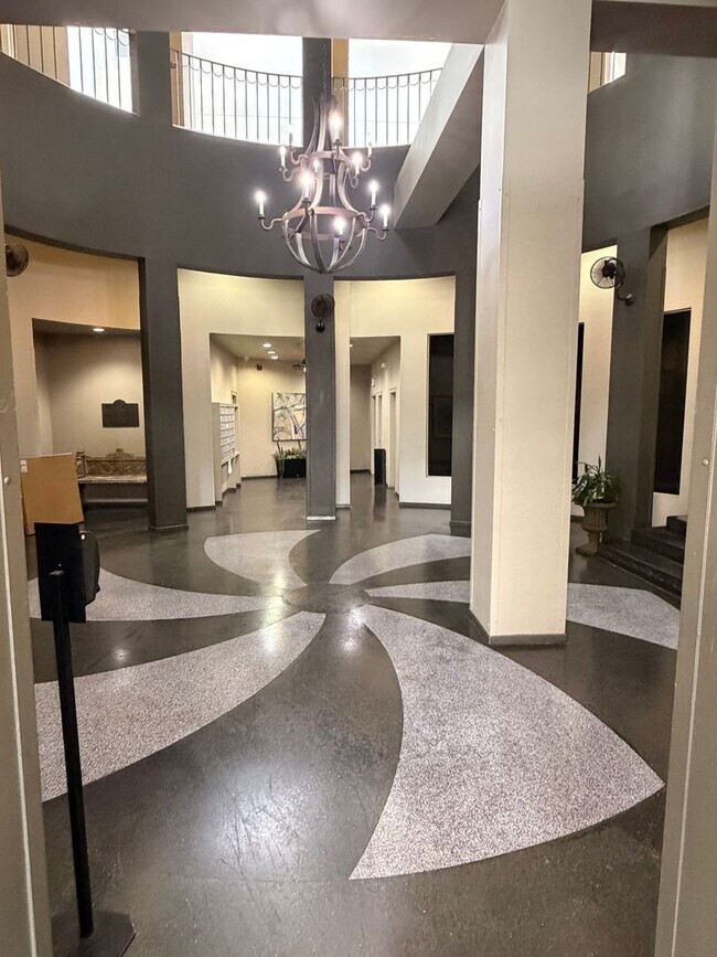 Building Photo - 1BD/1BA Condo in Warehouse District