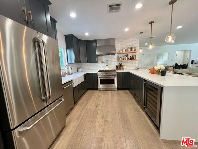 Building Photo - 4321 Greenbush Ave