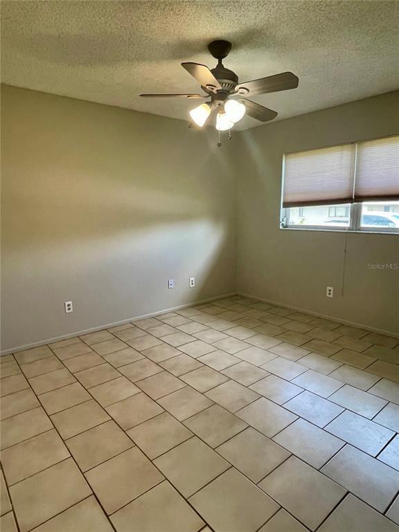 Building Photo - 2120 Outer Dr
