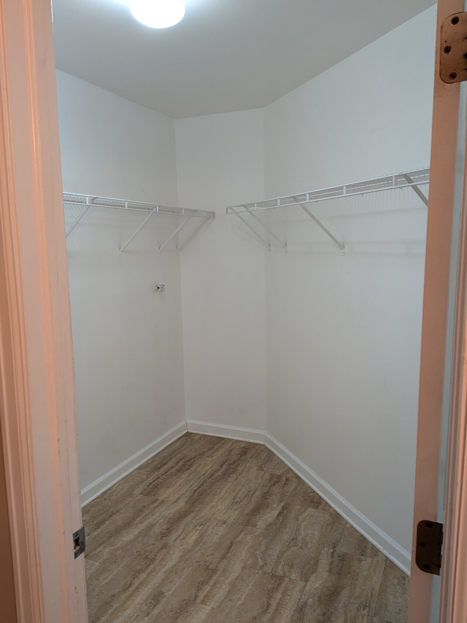 Building Photo - 12304 W Cross Dr