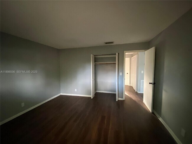 Building Photo - 6132 SW 39th St