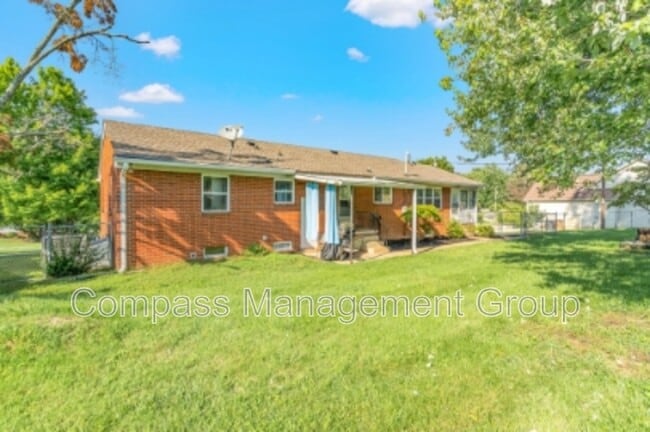 Building Photo - 217 Buckingham Dr