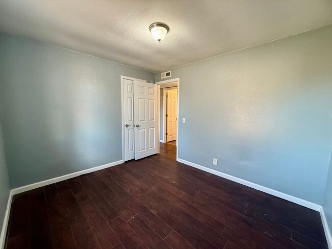 Building Photo - 3 Bedroom/1 Bathroom Home in Paragould AR - $1,000 MOVES YOU IN!