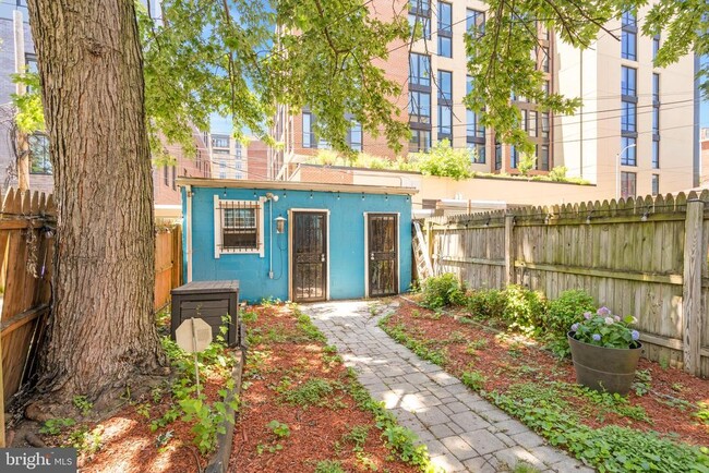 Building Photo - 1832 6th St NW