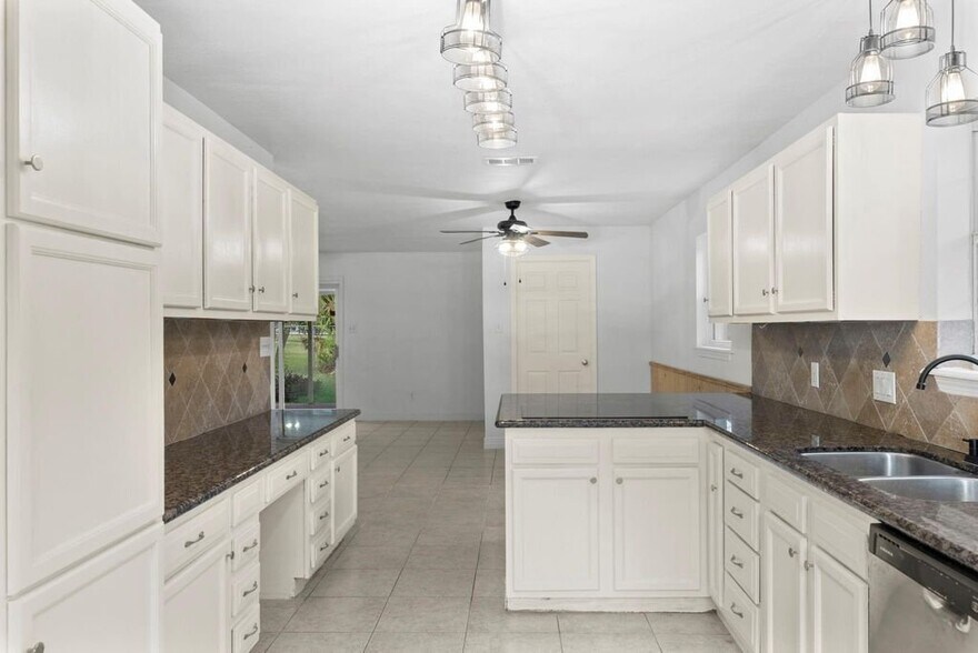 Building Photo - 1422 Delabrook Ct