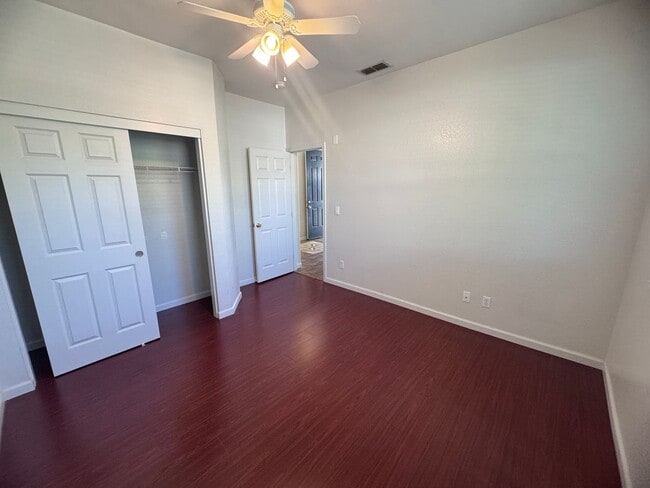Building Photo - Stonelake Community - Four Bedroom!