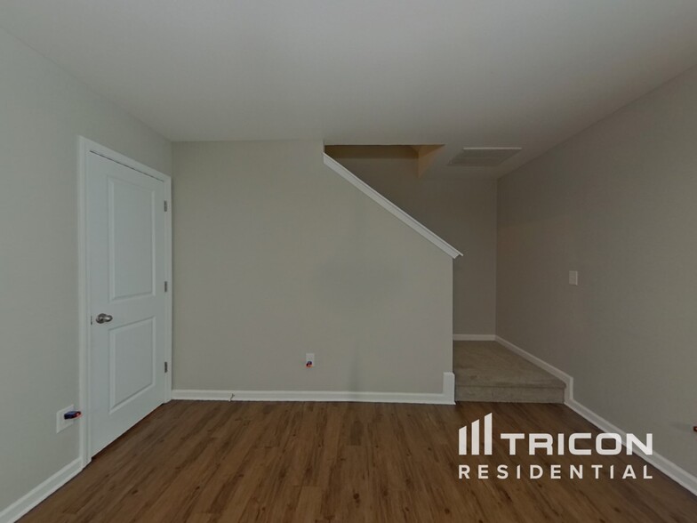 Building Photo - 5936 Sanders Farm Ln
