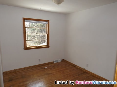 Building Photo - 517 W 74th St
