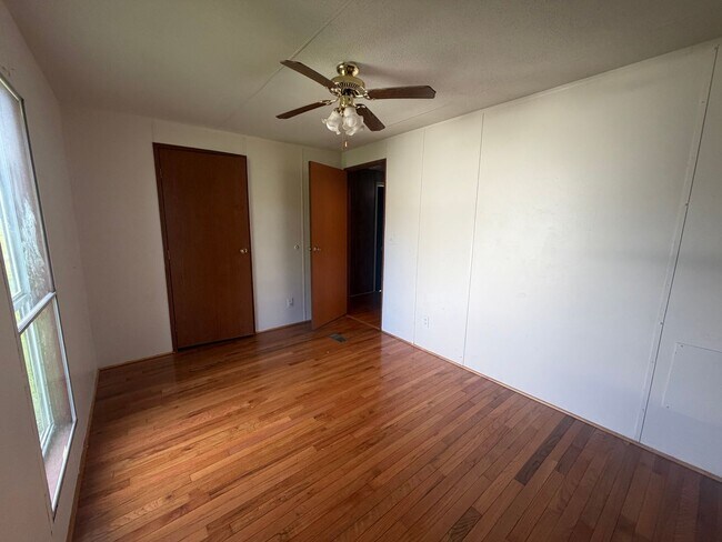 Building Photo - FOR RENT IN BREAUX BRIDGE!