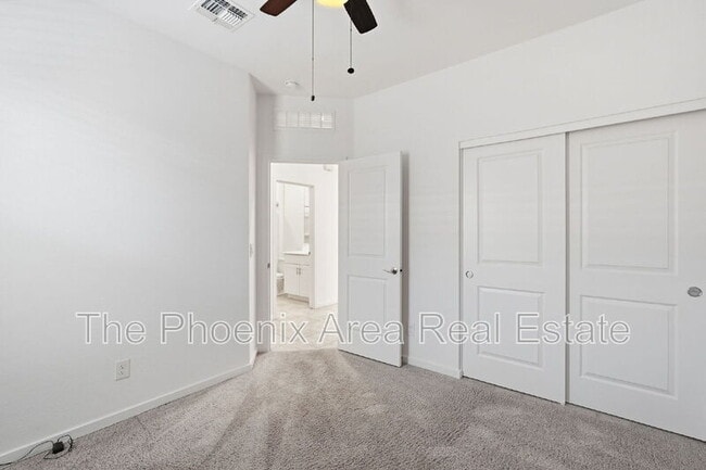Building Photo - 40643 W Shaver Dr