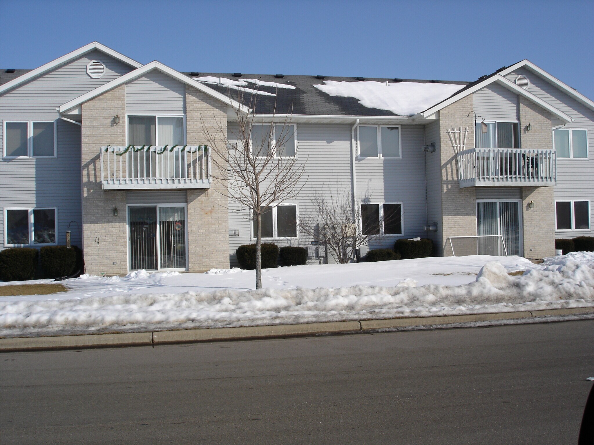 Building Photo - 586 Athletic Way