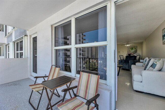 Building Photo - 405 N Ocean Blvd