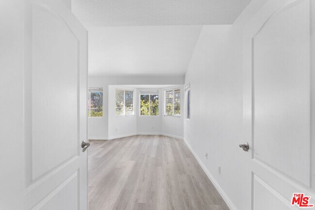 Building Photo - 37105 Zinnia St