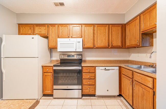 Building Photo - 655 Biltmore Dr