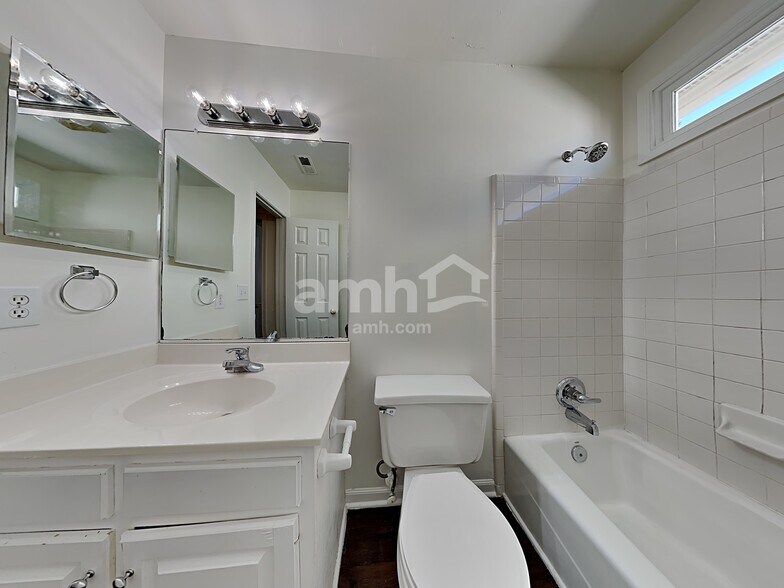 Building Photo - 29 Park Village Ln