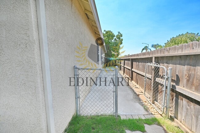 Building Photo - 6756 E Alta Ave