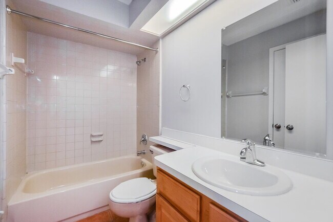 Building Photo - 1022 Henson Ct