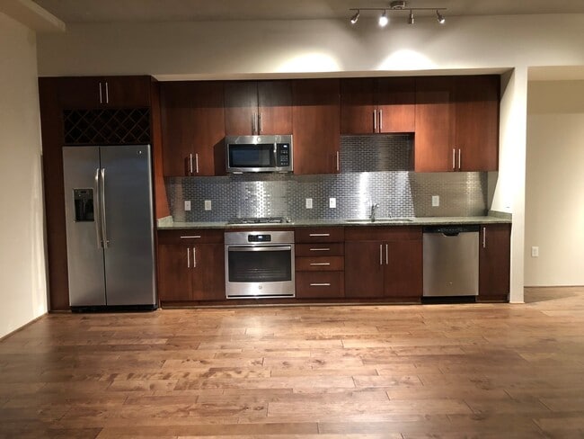 Building Photo - Gorgeous Juhl Loft unit for lease!!