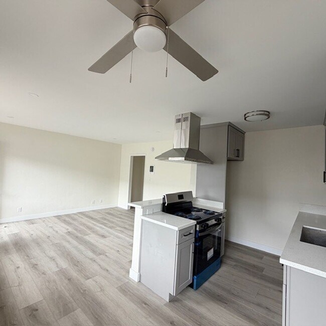 Building Photo - Fully Renovated 1BR in Van Nuys – Modern Kitchen + Parking