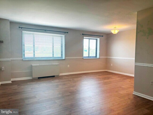Building Photo - 1300 S Arlington Ridge Rd