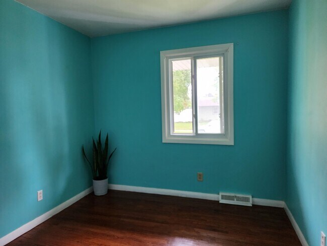 Building Photo - 9225 Carol Ann Dr