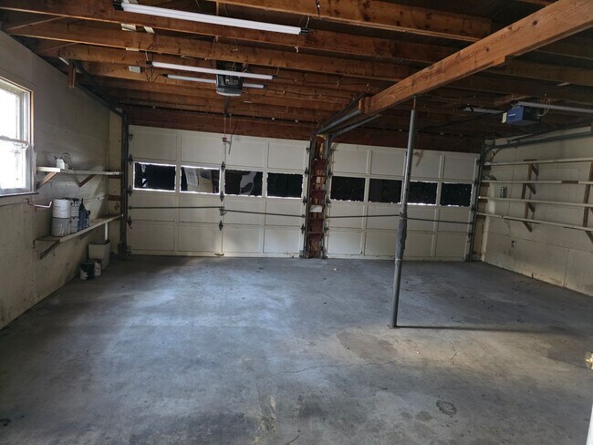 Building Photo - 3 Bedroom 1.5 Bath Mobile Home. Please read Description!
