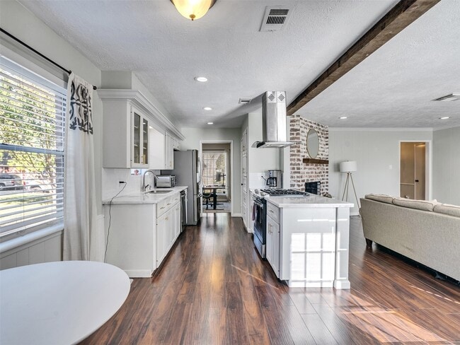 Building Photo - 1134 Western Springs Dr