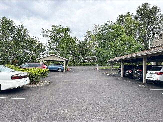 Building Photo - 2 Bedroom 1.5 Bath Condo Renton - 1 Carpor...