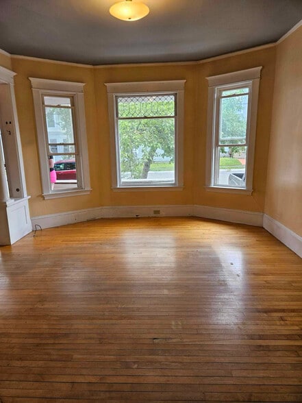 Building Photo - 284 French St