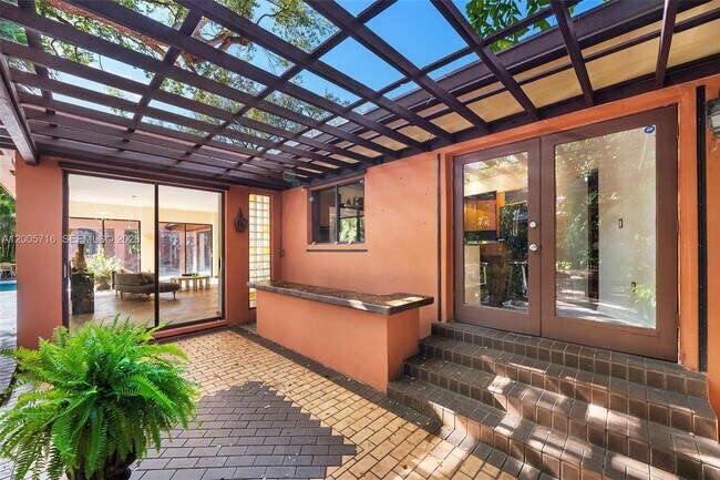 Building Photo - 5627 Granada Blvd