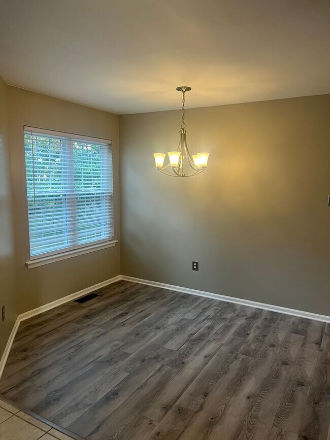 Building Photo - 3 Bd / 2.5 Bth Pennsbury School District Townhome