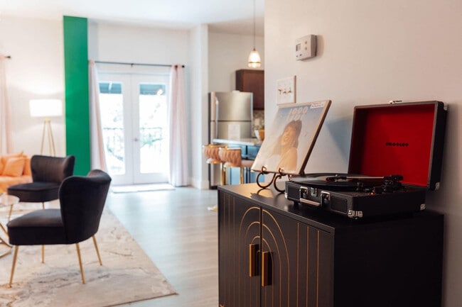 Building Photo - 202 E Main St