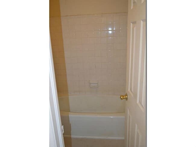 Building Photo - 652 Moselle Dr