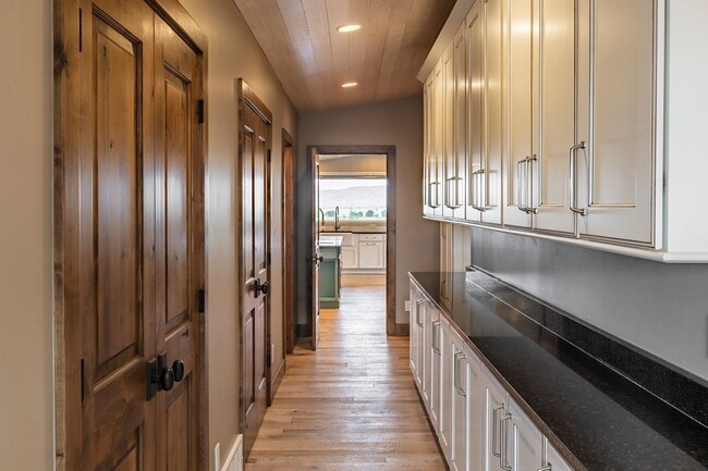 Building Photo - Ranch home in Kamas