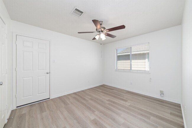 Building Photo - 8914 Parlin Ridge Dr