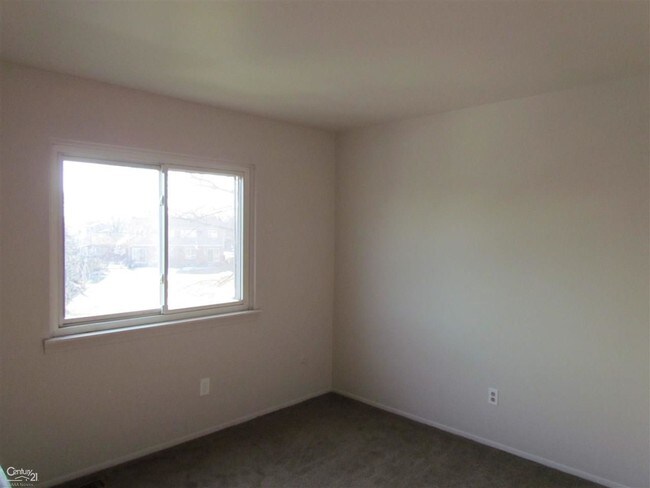 Building Photo - 37450 Charter Oaks Blvd