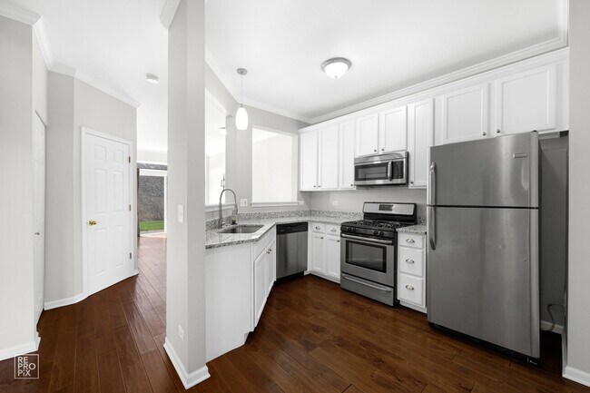 Building Photo - 1353 Longchamps Ct