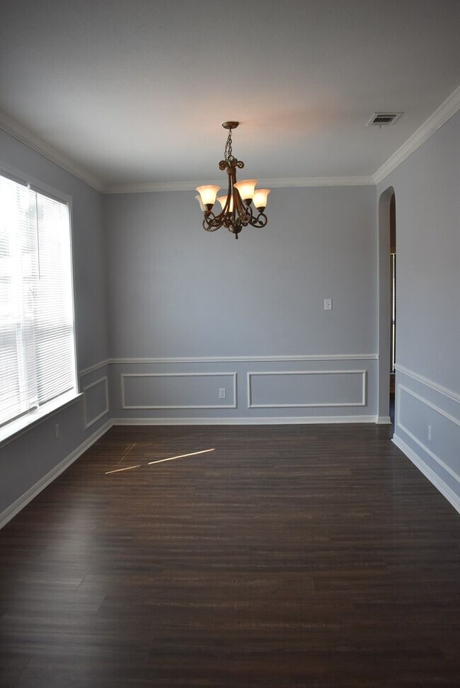 Building Photo - 509 Lakota Ln