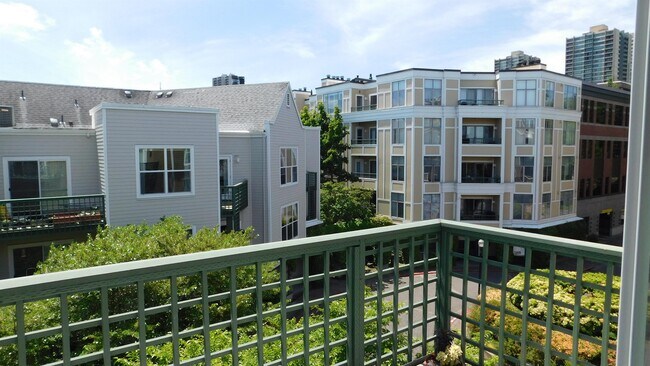 Building Photo - 1630 S Harbor Way