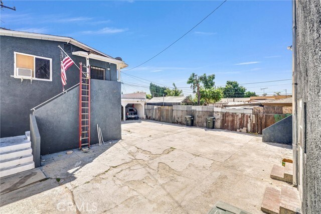 Building Photo - 924 S Sunol Dr