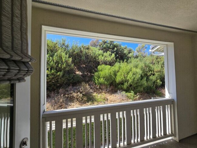 Building Photo - Modern Oceanside Home with Spacious Layout in a Desirable Community
