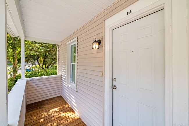 Building Photo - 143 Kneen St