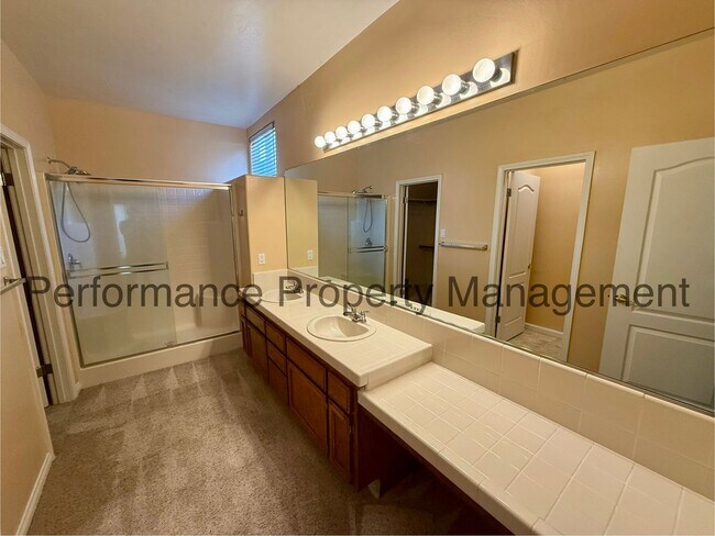 Building Photo - Stunning 4 Bed/2 Bath SW Bakersfield Home ...