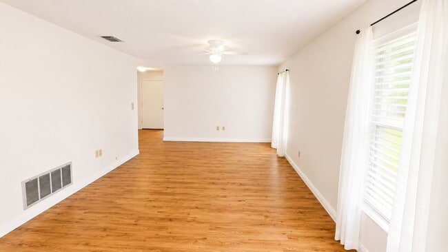 Building Photo - 1624 Whitehead Dr