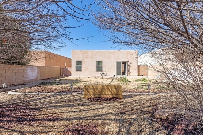 Building Photo - Beautiful Home W/Solar Panels