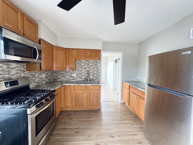 Building Photo - 5543 W Margaret St