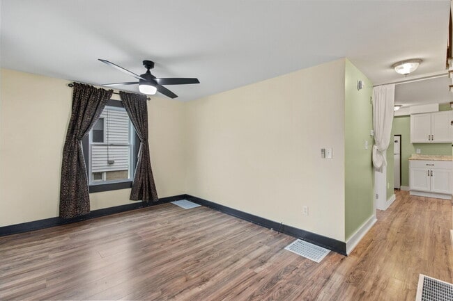 Building Photo - Spacious 3-Bed/1.5-Bath Home with Classic ...