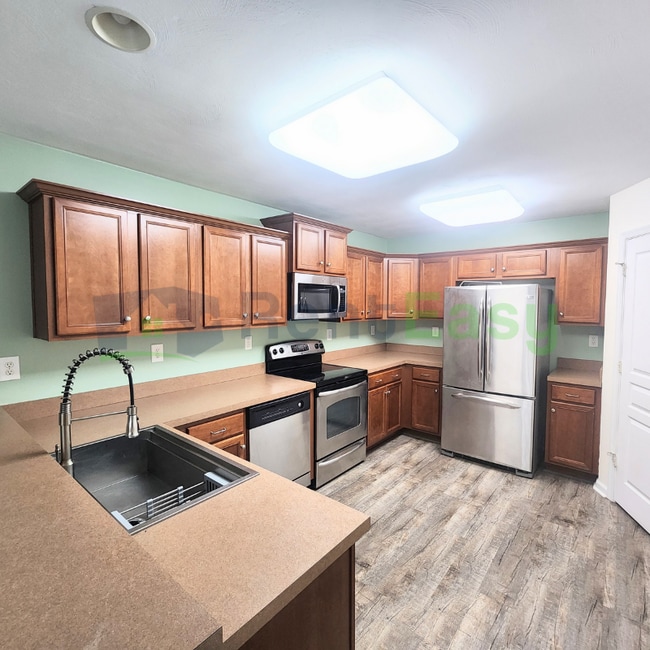 Building Photo - 2250 Humphreys Dr