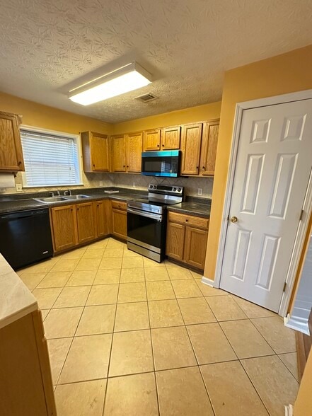 Kitchen Area - 2562 Plymouth Way