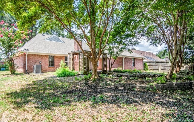 Building Photo - 5624 Annandale Dr